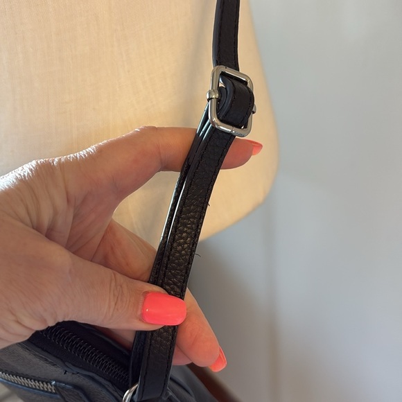 Lodis CHARLOTTE Black genuine pebble leather Crossbody Bag zipper closure - Picture 6 of 14